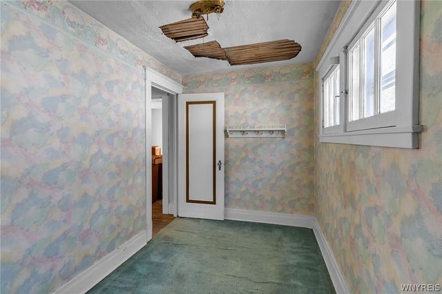 73 Columbia Parkway, West Seneca, NY 14224