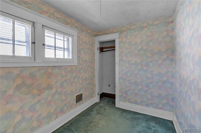 73 Columbia Parkway, West Seneca, NY 14224