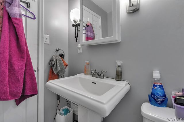 73 Columbia Parkway, West Seneca, NY 14224