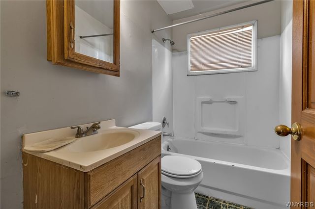 73 Columbia Parkway, West Seneca, NY 14224
