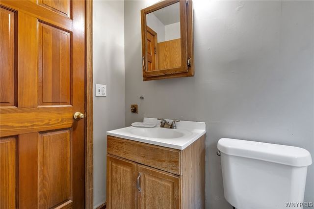 73 Columbia Parkway, West Seneca, NY 14224