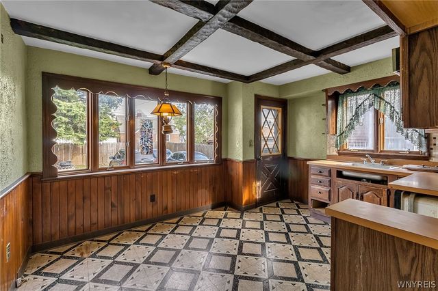 73 Columbia Parkway, West Seneca, NY 14224