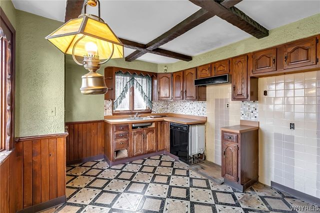 73 Columbia Parkway, West Seneca, NY 14224