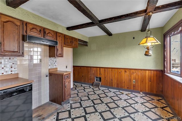 73 Columbia Parkway, West Seneca, NY 14224