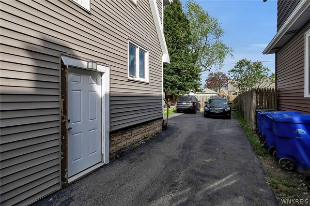 73 Columbia Parkway, West Seneca, NY 14224
