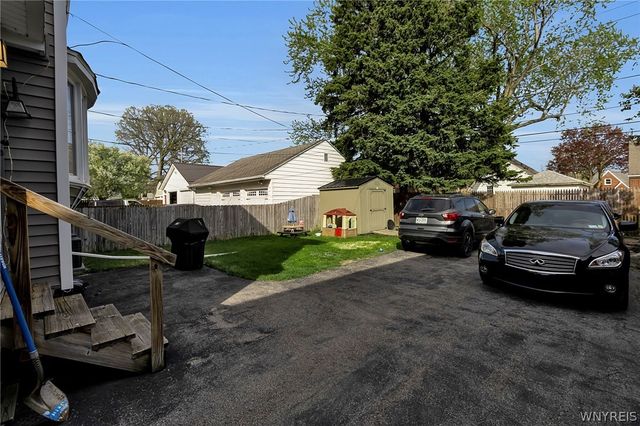 73 Columbia Parkway, West Seneca, NY 14224