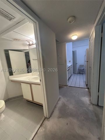 2890 N Oakland Forest Dr 202, Oakland Park, FL 33309