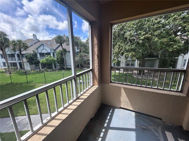 2890 N Oakland Forest Dr 202, Oakland Park, FL 33309