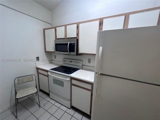 2890 N Oakland Forest Dr 202, Oakland Park, FL 33309