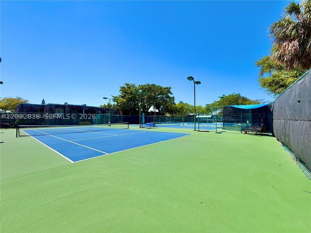 2890 N Oakland Forest Dr 202, Oakland Park, FL 33309