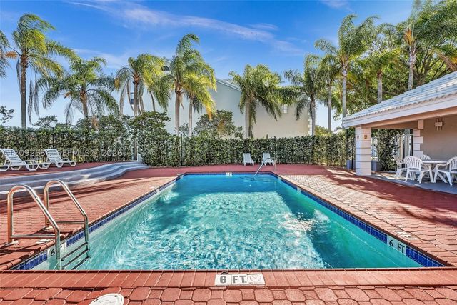 2890 N Oakland Forest Dr 202, Oakland Park, FL 33309