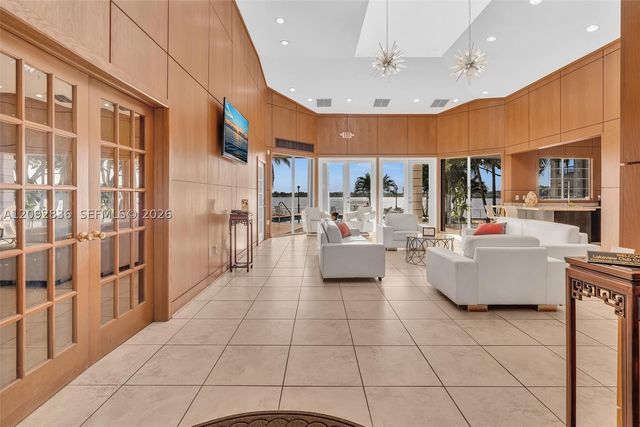 2890 N Oakland Forest Dr 202, Oakland Park, FL 33309