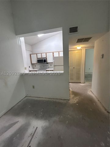 2890 N Oakland Forest Dr 202, Oakland Park, FL 33309