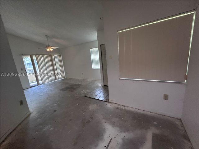2890 N Oakland Forest Dr 202, Oakland Park, FL 33309