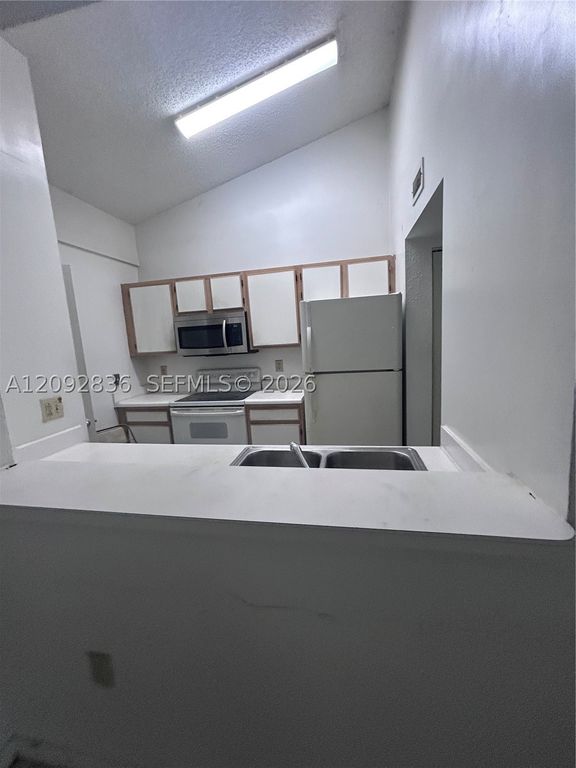 2890 N Oakland Forest Dr 202, Oakland Park, FL 33309