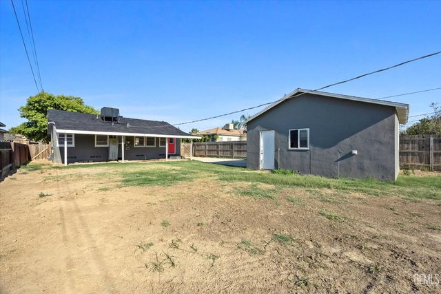 809 El Sereno Drive, Bakersfield, CA 93304