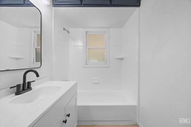 809 El Sereno Drive, Bakersfield, CA 93304