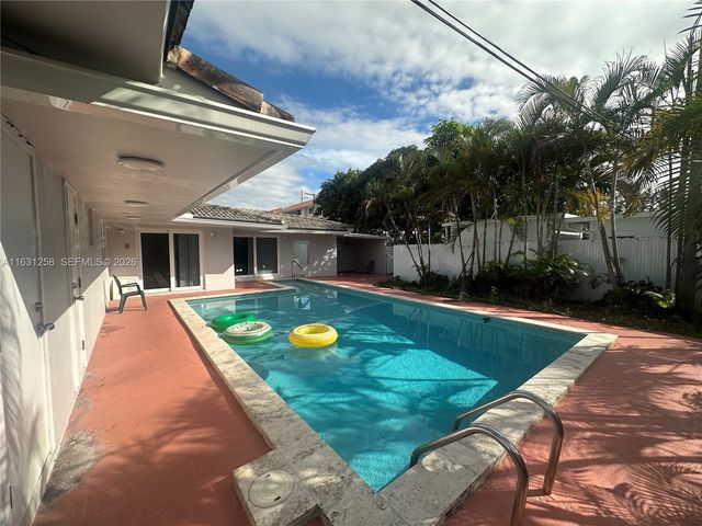 324 E 34th St, Hialeah, FL 33013