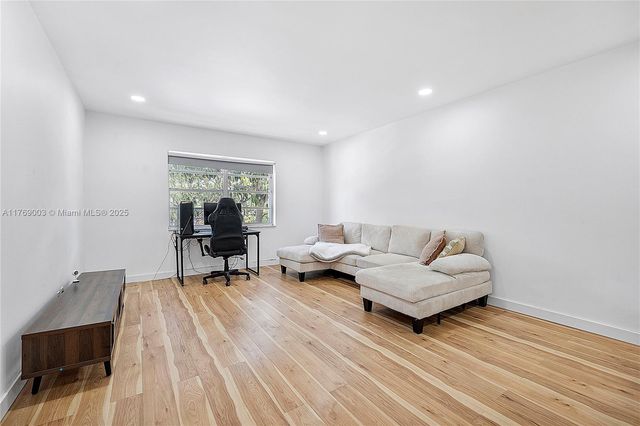 1520 Mckinley St 206E, Hollywood, FL 33020