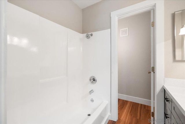 5473 Adobe Falls 9, San Diego, CA 92120
