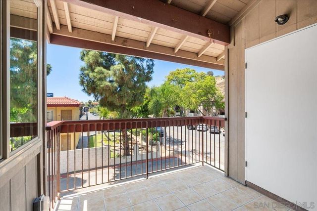 5473 Adobe Falls 9, San Diego, CA 92120