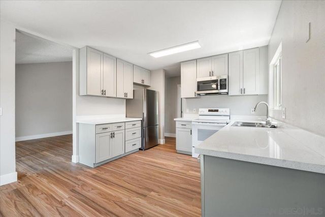 5473 Adobe Falls 9, San Diego, CA 92120