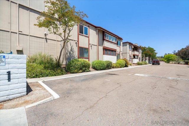 5473 Adobe Falls 9, San Diego, CA 92120
