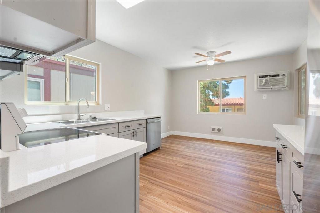 Image 5 of property listing at 5473 Adobe Falls 9, San Diego, CA 92120