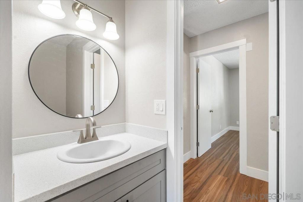 Image 9 of property listing at 5473 Adobe Falls 9, San Diego, CA 92120
