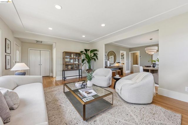 4630 EDGEWOOD AVENUE, Oakland, CA 94602