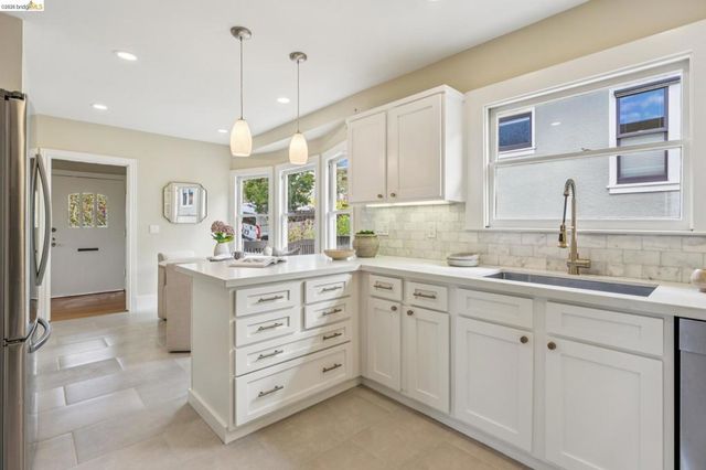 4630 EDGEWOOD AVENUE, Oakland, CA 94602