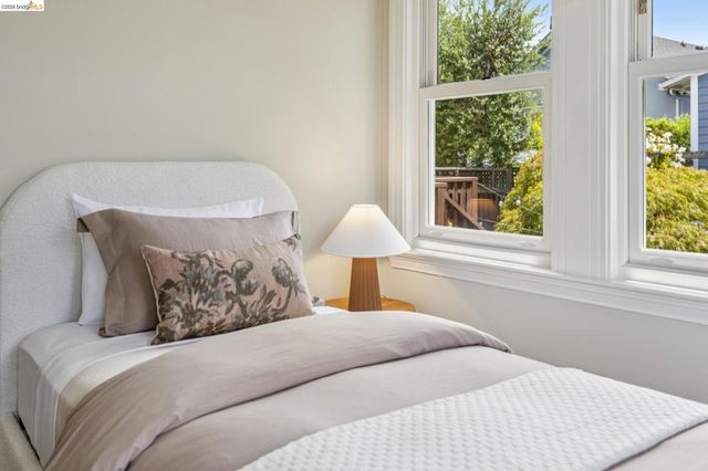 4630 EDGEWOOD AVENUE, Oakland, CA 94602