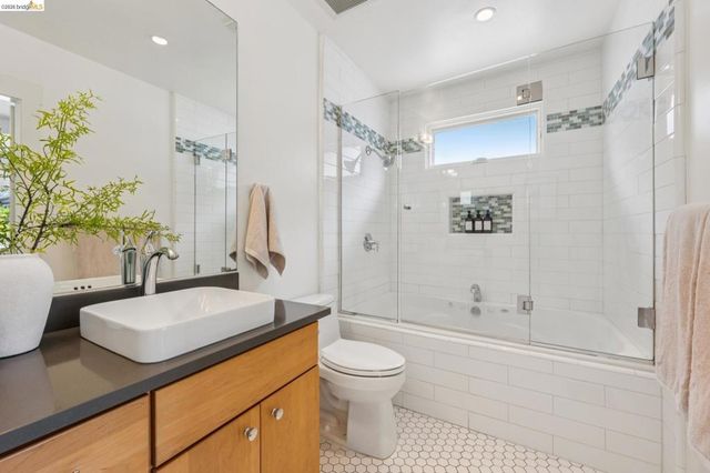 4630 EDGEWOOD AVENUE, Oakland, CA 94602