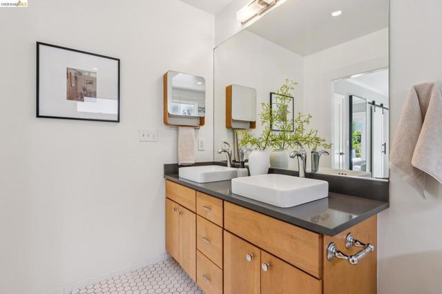 4630 EDGEWOOD AVENUE, Oakland, CA 94602