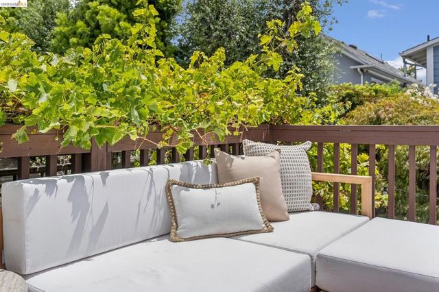 4630 EDGEWOOD AVENUE, Oakland, CA 94602