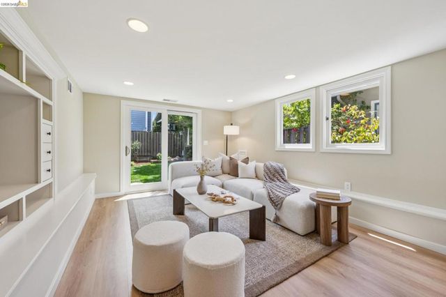 4630 EDGEWOOD AVENUE, Oakland, CA 94602