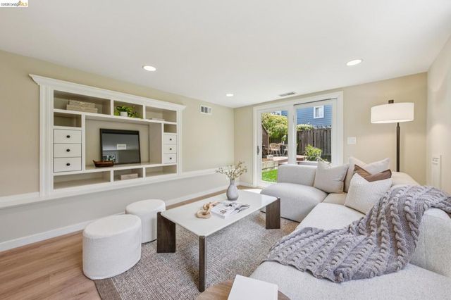 4630 EDGEWOOD AVENUE, Oakland, CA 94602