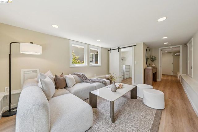 4630 EDGEWOOD AVENUE, Oakland, CA 94602