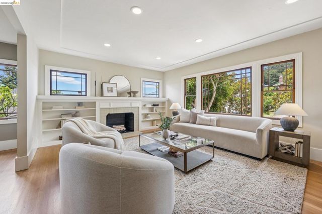 4630 EDGEWOOD AVENUE, Oakland, CA 94602
