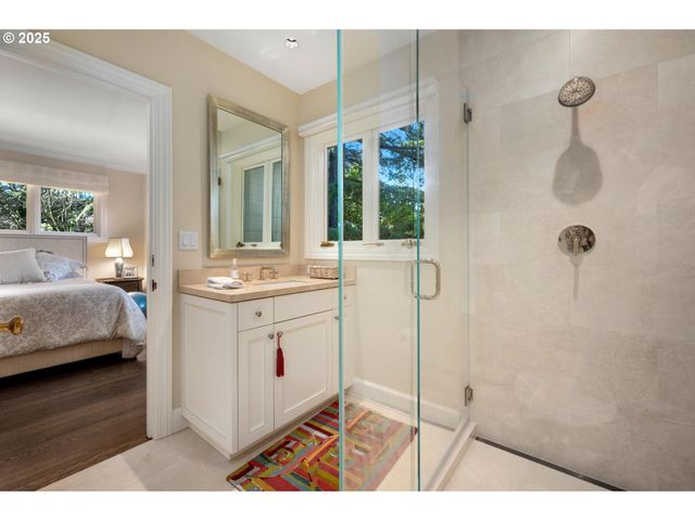 1205 Sw MYRTLE Dr, Portland, OR 97201