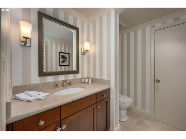 1205 Sw MYRTLE Dr, Portland, OR 97201