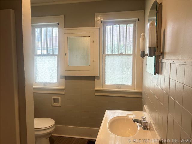 809 W Moore Street, Henryetta, OK 74437