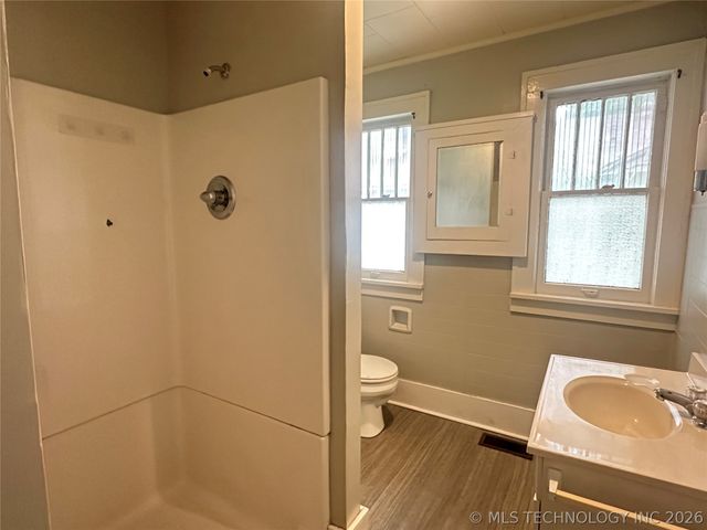 809 W Moore Street, Henryetta, OK 74437