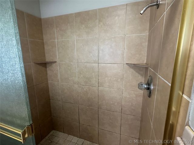 809 W Moore Street, Henryetta, OK 74437