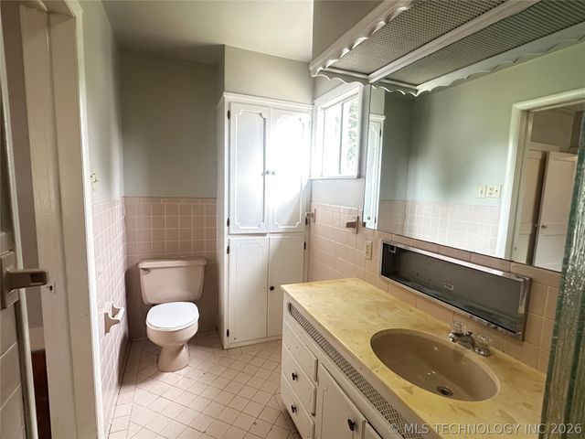 809 W Moore Street, Henryetta, OK 74437