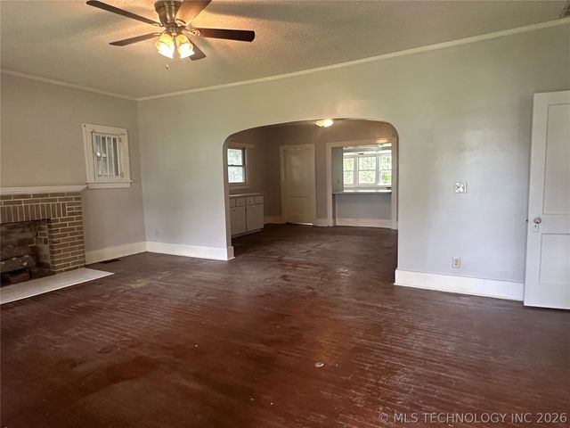 809 W Moore Street, Henryetta, OK 74437