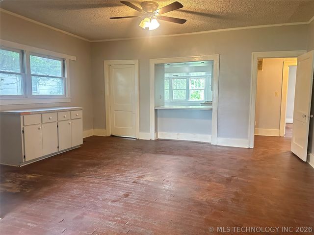 809 W Moore Street, Henryetta, OK 74437