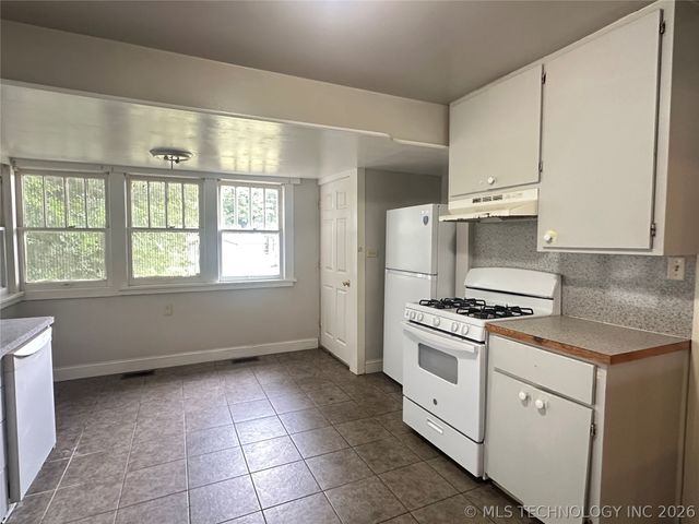 809 W Moore Street, Henryetta, OK 74437