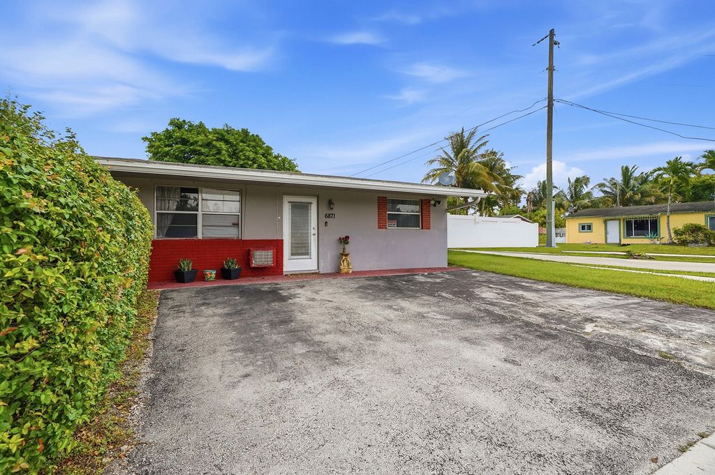 6871 SW 16th Court, North Lauderdale, FL 33068