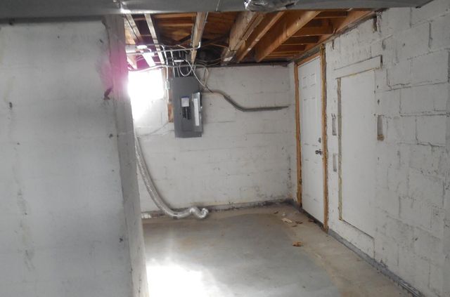 42 Indian Trail, Merrillville, IN 46410